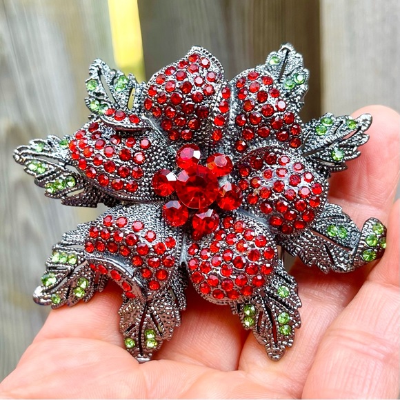 Poinsettia Brooch Large Rhinestone Poinsettia Pendant Christmas Brooch Pin - Picture 3 of 9